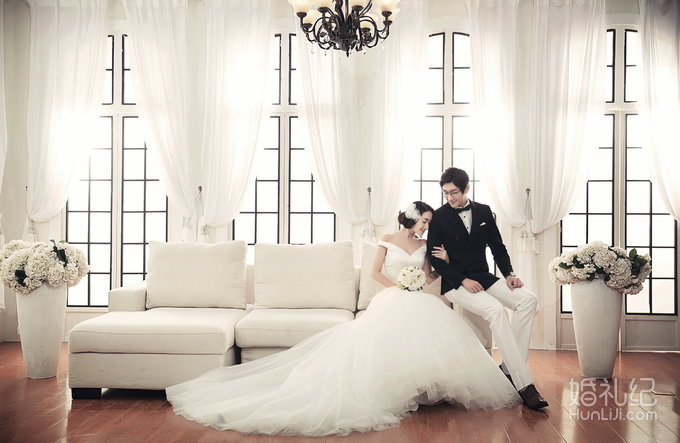 点击图片查看详情 益阳罗威婚纱摄影_罗威婚纱摄影(2)
